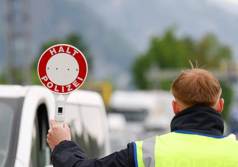 Los tribunales alemanes consideran ilegal la nueva política migratoria de Merz: rechazar refugiados en la frontera