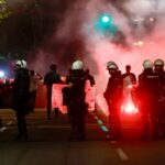 Decenas de miles de personas se manifiestan en Serbia para pedir elecciones anticipadas