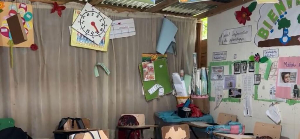 Niños de San Francisco de Macorís cumplen 14 años en aulas móviles a la espera de escuela