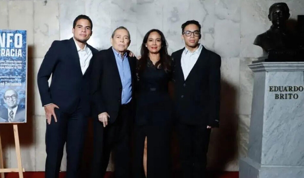 Documental de René Fortunato, «El Triunfo de la Democracia», se estrena en premier en el Teatro Nacional