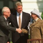Un apretón de manos para la paz entre israelíes y palestinos