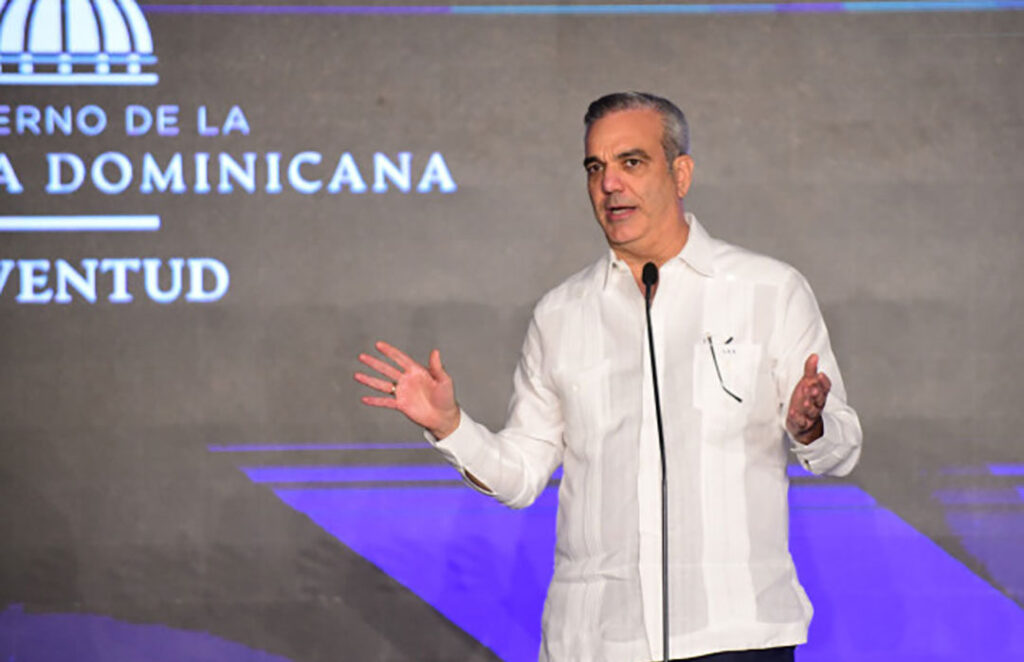 Presidente Abinader advierte que funcionarios no podrán hacer campaña o tendrán que renunciar
