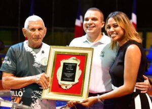 Comisión Municipal de Baloncesto de Castillo reconoce empresario Francisco Rosario