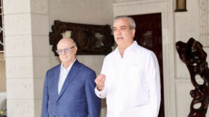 Abinader resalta consenso nacional ante crisis haitiana tras reunión con Hipólito Mejía y equipos técnicos