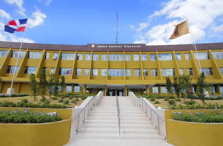 JCE-IESPEC premia a ganadores del Tercer Concurso Nacional de Ensayo sobre Democracia e Identidad 2024