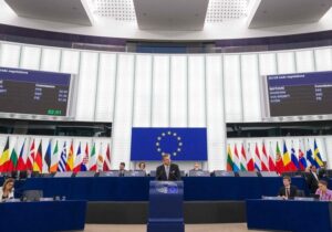 La UE aboga por negociar «hasta el último minuto» los aranceles con EE.UU., pero ya prepara represalias