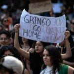«¡Fuera gringos!»: una protesta en México por los altos alquileres deriva en xenofobia contra los estadounidenses