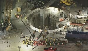 «Tuvieron que trepar entre los escombros»: el sorprendente rescate de 31 trabajadores atrapados tras el derrumbe de un túnel en Los Ángeles