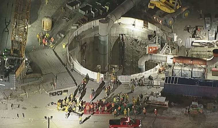«Tuvieron que trepar entre los escombros»: el sorprendente rescate de 31 trabajadores atrapados tras el derrumbe de un túnel en Los Ángeles