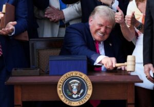 Palo y zanahoria: las tretas de Trump para conseguir su gran ley fiscal