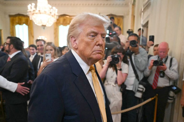 Trump critica a sus propios seguidores por el caso Epstein